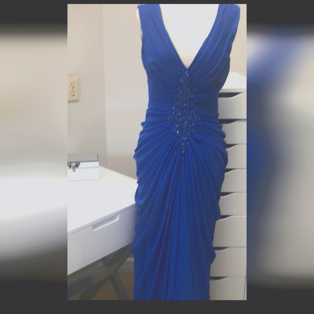 Gorgeous Tadashi Shoji dress as feautured on Modern Family TV Show, size 10